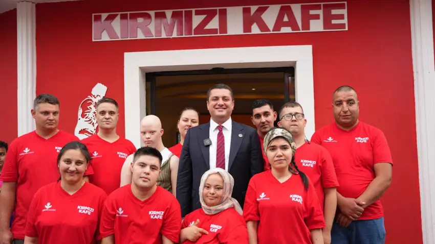 Torbalı’da belediye kafelerinde çay 7,5 TL haberinin görseli