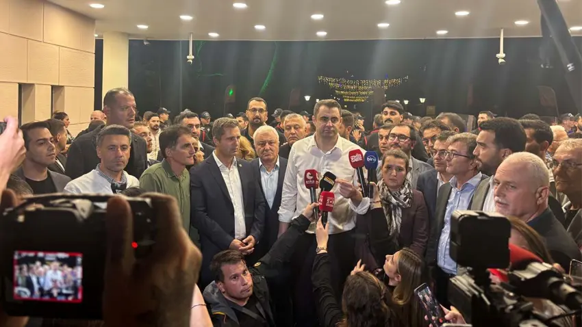 YENİ Parti’den Cemil Tugay’a siyah karanfil: İzmir halkından korkmana gerek yok! haberinin görseli