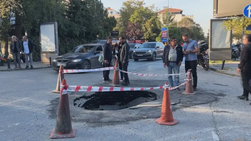Beşiktaş'ta yol çökmesi: Facianın eşiğinden dönüldü! haberinin görseli