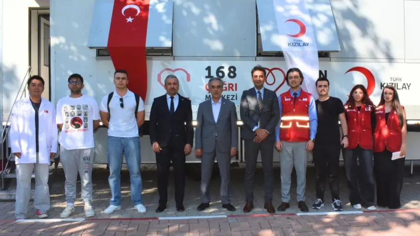 Ege Üniversitesi öğrencilerinden kan bağışına destek haberinin görseli