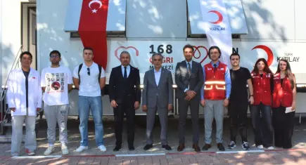 Ege Üniversitesi öğrencilerinden kan bağışına destek