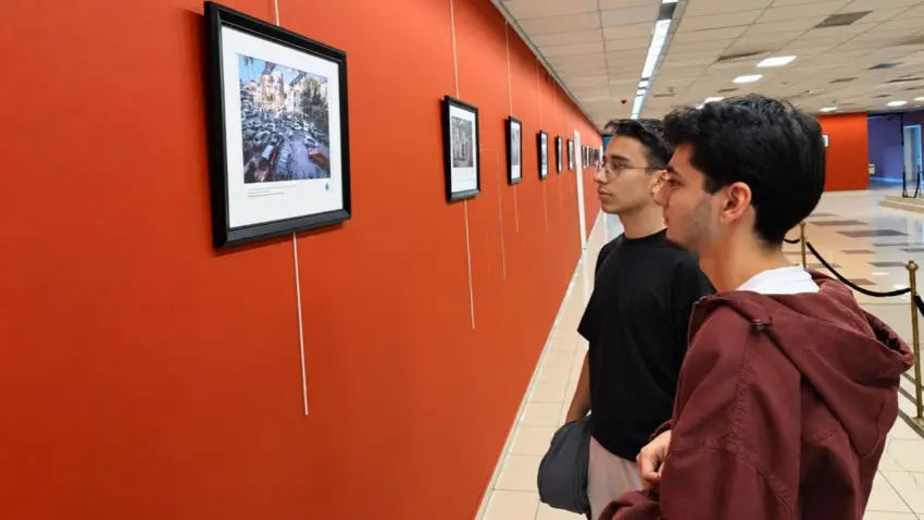 “Gazze’de Bir Gün” fotoğraf sergisi Ege Üniversitesinde açıldı haberinin görseli