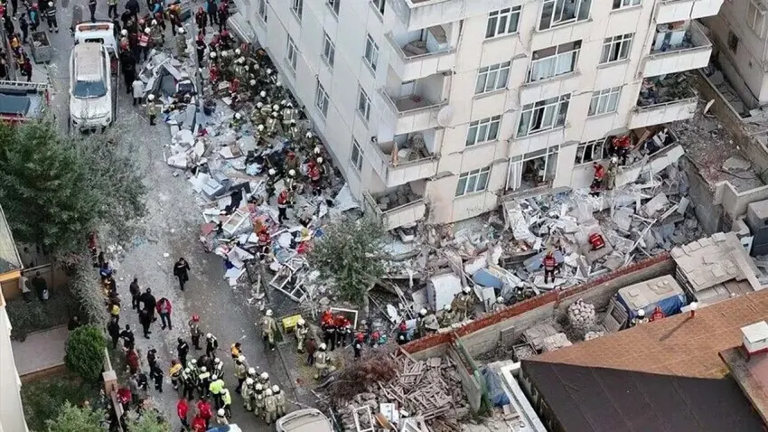 Maltepe’de 7 katlı binanın 3 katı çöktü! Arama kurtarma çalışmaları sürüyor haberinin görseli