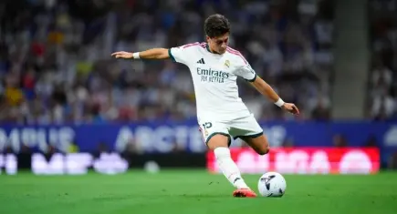Real Madrid'de eylül ayının oyuncusu Arda Güler ödülünü aldı