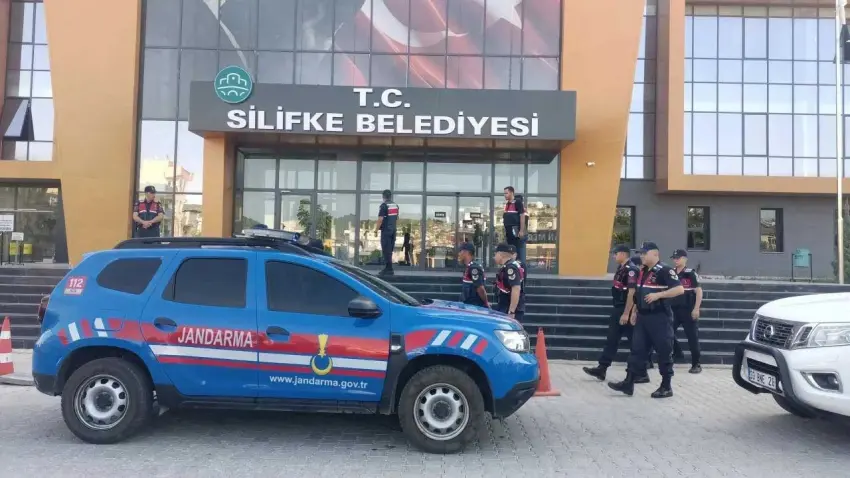 Silifke Belediyesi'ne operasyon: 7 kişi gözaltına alındı haberinin görseli
