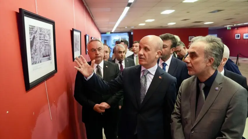 YÖK Başkanı Özvar, İzmir'de "Gazze'de Bir Gün" sergisini ziyaret etti haberinin görseli