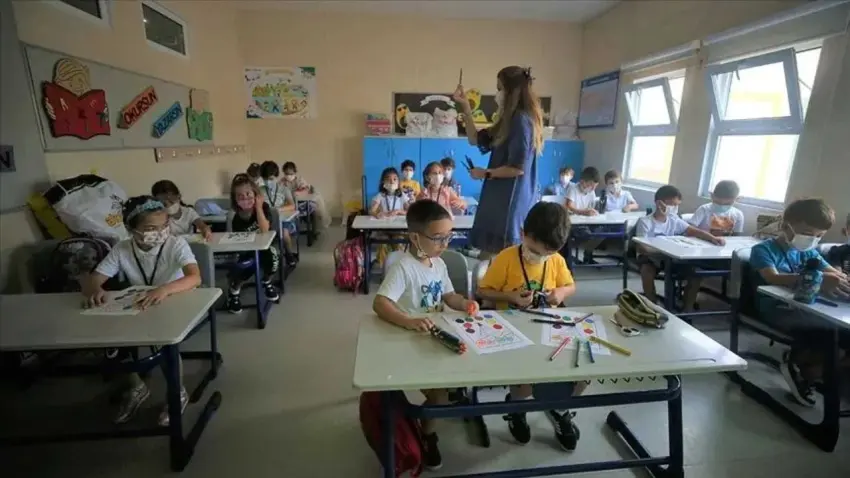 Bakan Tekin'den 81 İle 24 Kasım Genelgesi: Etkinlikler, indirimler ve vefa buluşmaları yolda haberinin görseli