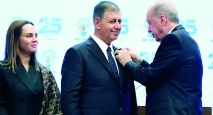 Cemil Tugay'dan parti değişikliği açıklaması:Çevrem AK Parti’ye geçmem yönünde ısrarcı oldu