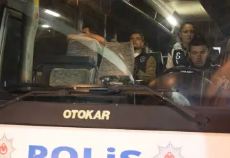 Çeşme Belediyesi'ne operasyonda şüpheliler adliyede