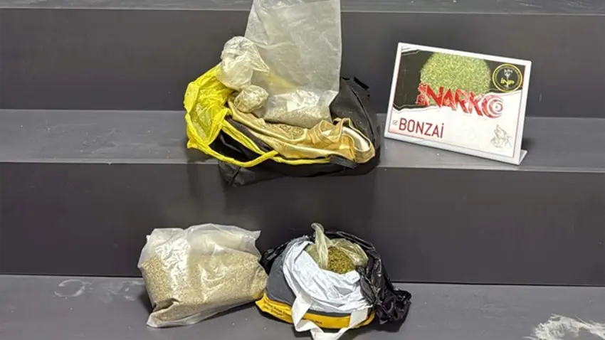 İzmir haber: Konak'ta 1 kilo 950 gram yasaklı madde ele geçirildi haberinin görseli
