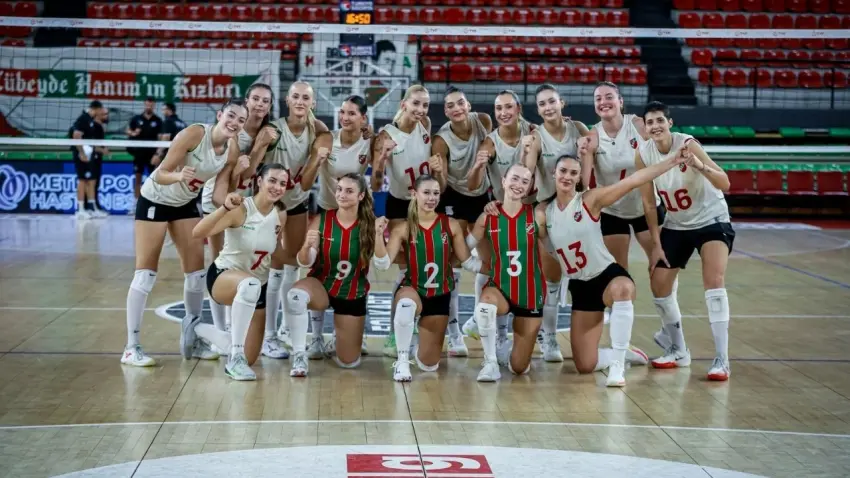 Karşıyaka voleybol takımı yarın Eczacıbaşı'nı konuk ediyor haberinin görseli