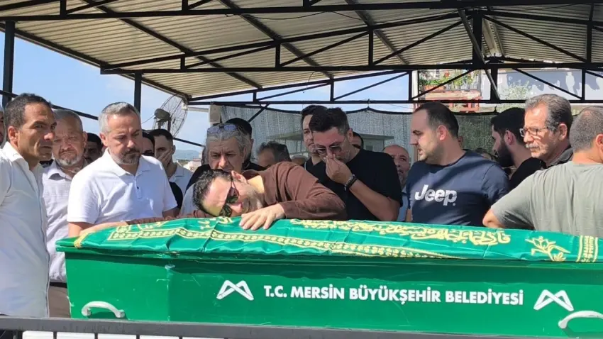 Şarkıcı Atilla Taş'ın acı günü: Kızı toprağa verildi haberinin görseli
