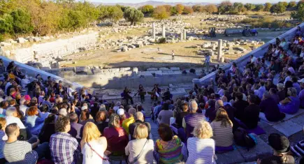 Teos Antik Kenti’nde 2 bin 100 yıl sonra müzik yankılandı