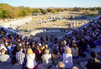 Teos Antik Kenti’nde 2 bin 100 yıl sonra müzik yankılandı