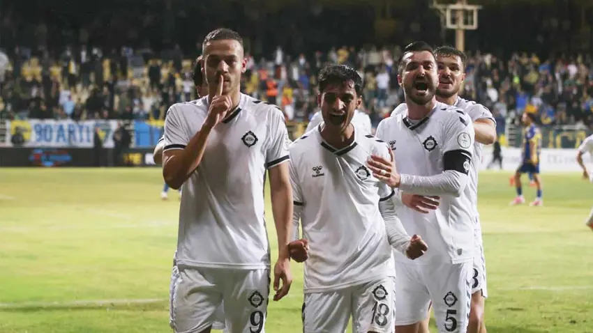 Altay deplasmanda Uşakspor karşısında galibiyet arayacak haberinin görseli