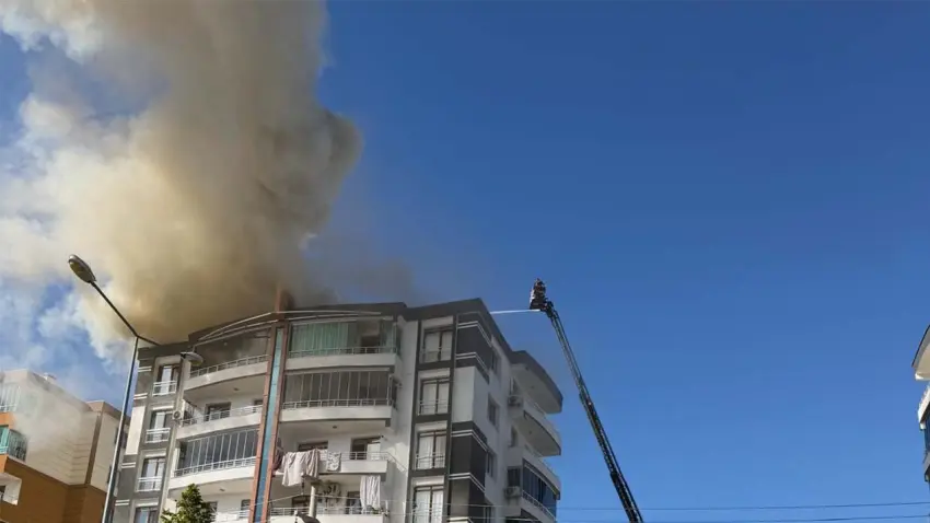 Diyarbakır’da 8 katlı binada yangın: Mahsur kalan 7 kişi kurtarıldı haberinin görseli
