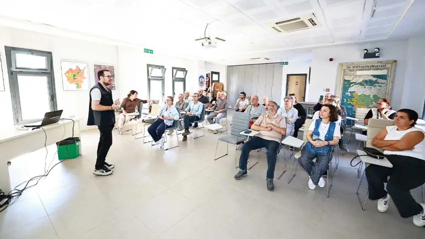 Efes Selçuk’ta zeytin üreticilerine budama eğitimi haberinin görseli