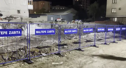 Maltepe’de 5 kişinin öldüğü binanın enkazı kaldırıldı
