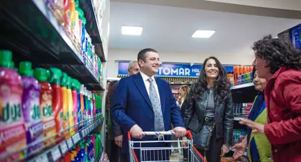Torbalı’da TOMAR Halk Marketler aile bütçesine destek oluyor