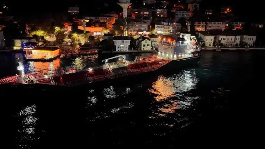 İstanbul Boğazı’nda Yalıların Dibinde Faciadan Dönüldü: Kimyasal Tankeri Sürüklendi! haberinin görseli