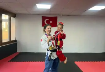 Şampiyon annenin antrenman arkadaşı 5 yaşındaki kızı Melodi