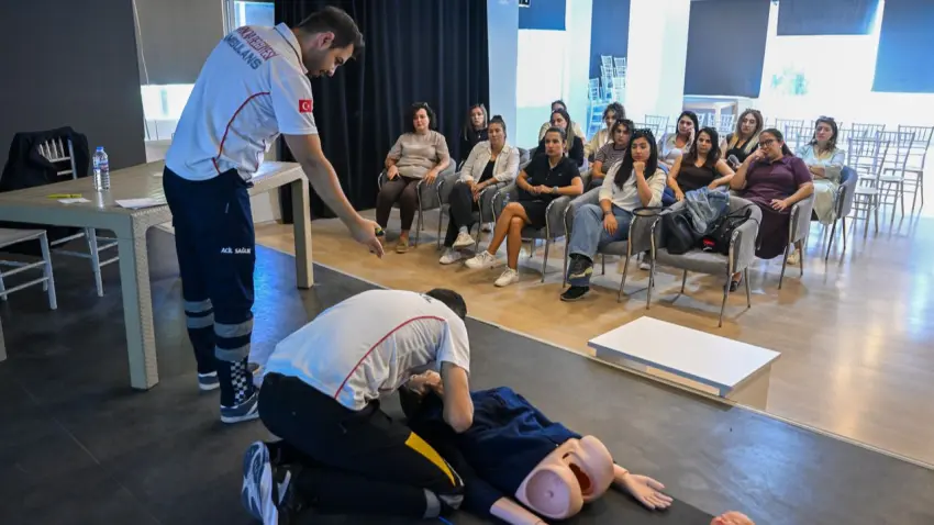 Bornova’da çocuklar için hayat kurtaran ilk yardım eğitimi haberinin görseli