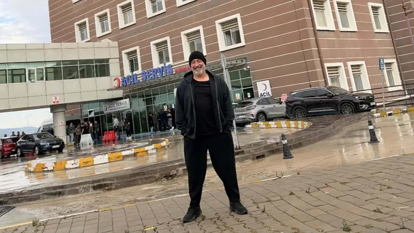 Cem Yılmaz’dan ameliyat sonrası ilk kontrol: Doktoruyla paylaşım yaptı haberinin görseli