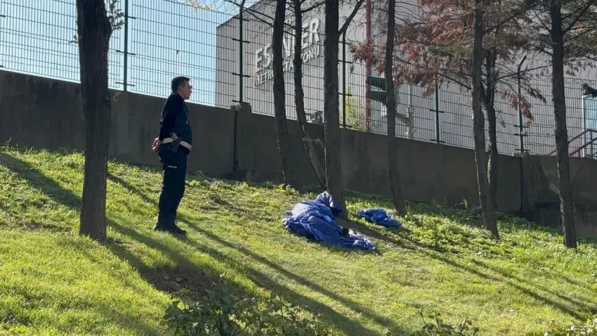 Esenler’de metro istasyonu yakınında erkek cesedi bulundu haberinin görseli
