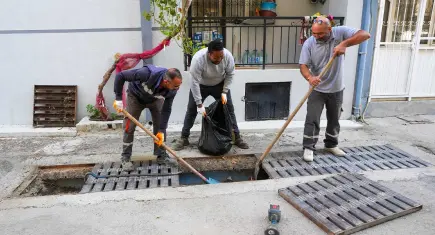 Gaziemir’de sağanak alarmı: Kış öncesi mazgallar temizleniyor