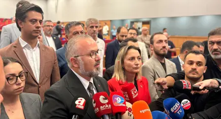 İptal edilen meclisin ardından AK Parti’den “İzmir’in sorunlarını konuşalım” çıkışı