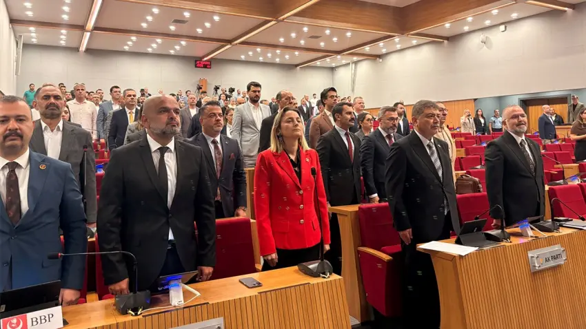 İzmir Büyükşehir Meclisi’nde Tugay krizi: Meclis iptal edildi haberinin görseli