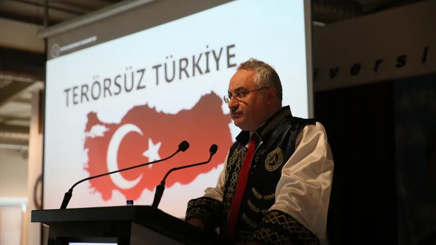 İzmir Demokrasi Üniversitesi 2026-2027 Akademik Yılı başladı haberinin görseli