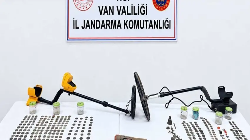  Jandarmadan kaçakçılık operasyonu: 529 roma sikkesi yakalandı haberinin görseli