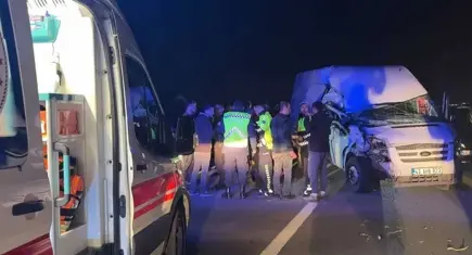  Kütahya’da traktörlü zincirleme kaza: 2'si çocuk 7 kişi yaralandı!