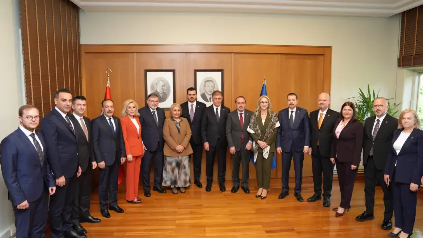 Şato’da AK Parti zirvesi: Meclis öncesi buluştular haberinin görseli