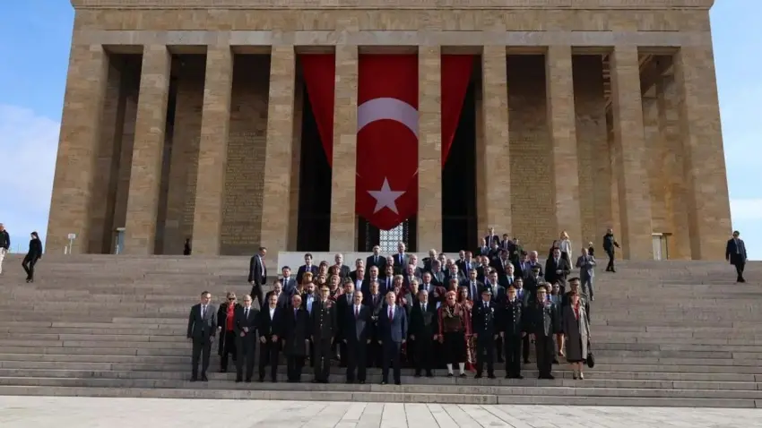 Ankara'nın başkent oluşunun 103. yıl dönümü Anıtkabir’de kutlandı haberinin görseli