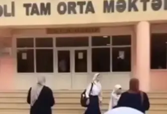 Azerbaycan'da başörtüsü yasağı: Öğrenciler okul kapısından geri çevrildi! Sosyal medyada tepki yağıyor