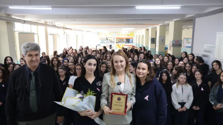 Başkan Mutlu, Dünya Kız Çocukları Günü’nde öğrencilerle buluştu haberinin görseli