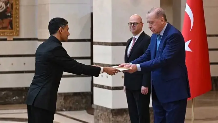 Cumhurbaşkanı Erdoğan, 5 ülke büyükelçisinin güven mektubunu aldı haberinin görseli