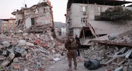Deprem sonrası yıkım işlerine rüşvet soruşturması: 14 kişi tutuklandı