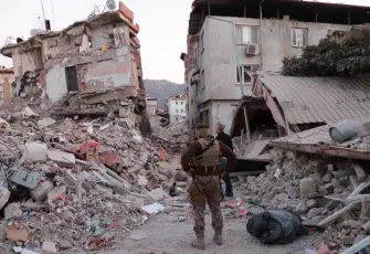 Deprem sonrası yıkım işlerine rüşvet soruşturması: 14 kişi tutuklandı