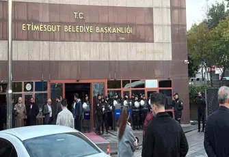 Etimesgut Belediyesi’ne yolsuzluk operasyonu: Başkan yardımcıları dahil 25 gözaltı