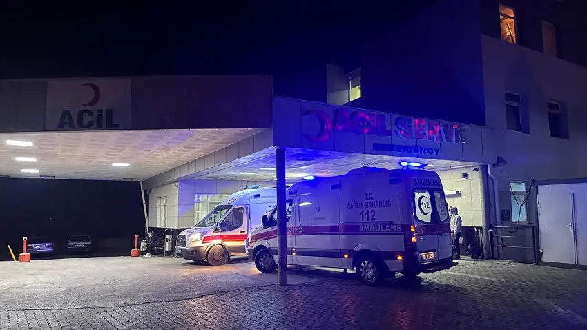 İzmir haber: Gıda zehirlenmesi şüphesiyle 80 işçi hastaneye kaldırıldı haberinin görseli