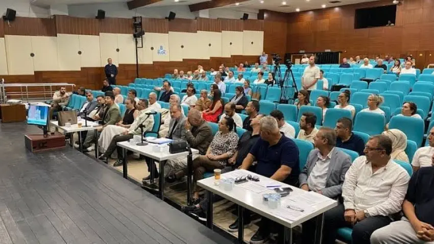 Konak'ta CHP'li meclis üyelerinden protesto haberinin görseli