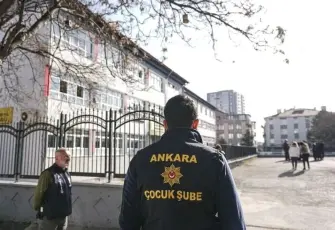 Okullara giriş-çıkışta sıkı denetim! Randevusuz veli alınmayacak, çantalarda dedektörlü arama yapılacak