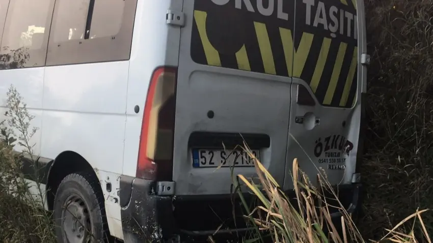Ordu'da okul servisi şarampole yuvarlandı: Öğrenciler yaralandı haberinin görseli