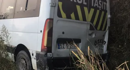 Ordu'da okul servisi şarampole yuvarlandı: Öğrenciler yaralandı