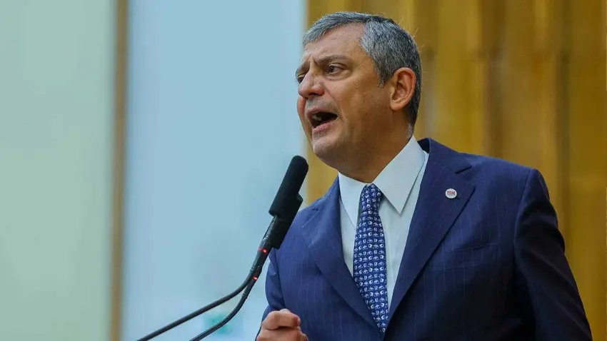 Özel'den AK Parti'ye geçen Tugay'a sert tepki: Bu el kırılaydı da o namussuzu aday yapmayaydı haberinin görseli