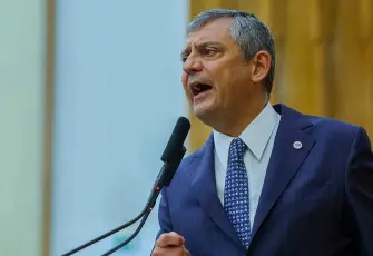 Özel'den AK Parti'ye geçen Tugay'a sert tepki: Bu el kırılaydı da o namussuzu aday yapmayaydı