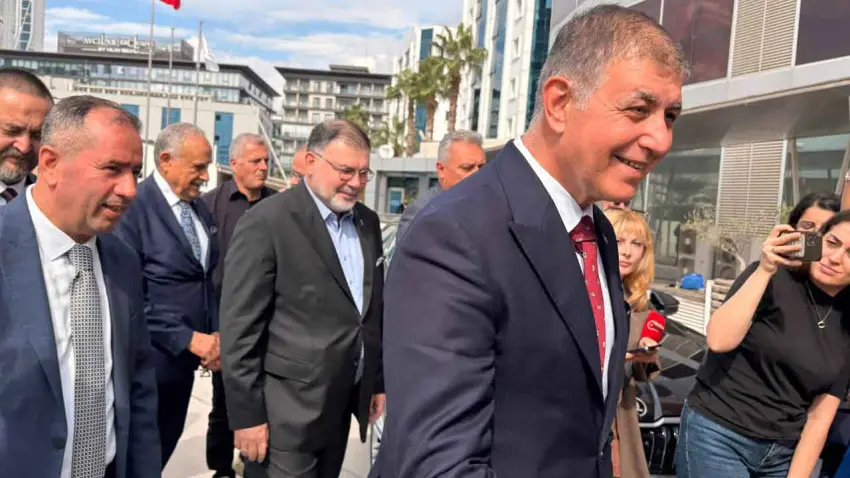 Tugay’dan AK Parti İzmir İl Başkanlığı’na iadeiziyaret haberinin görseli
